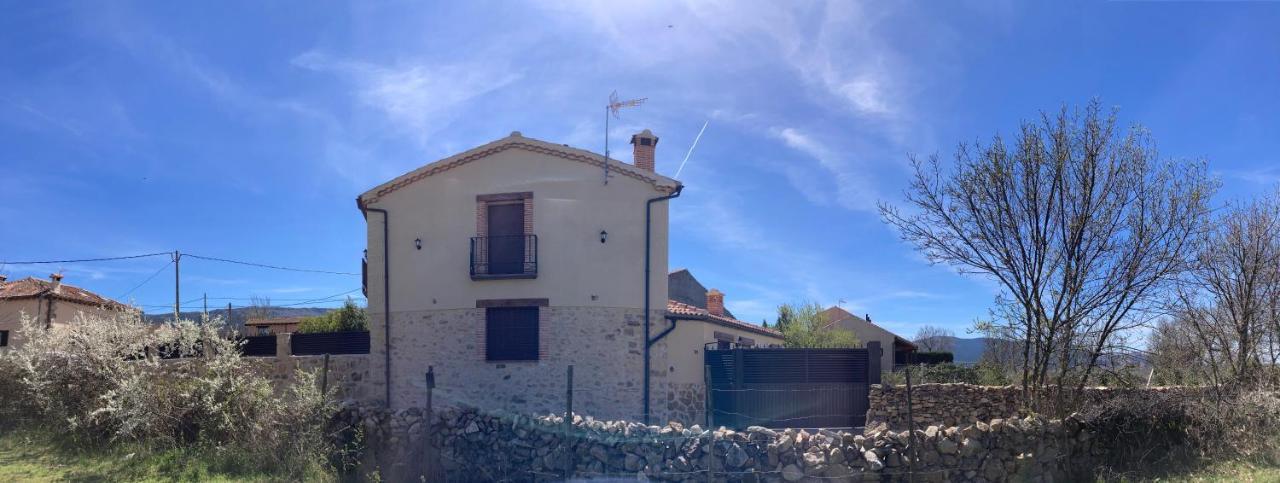 La Portada De Abajo Villa Gallegos Exteriör bild